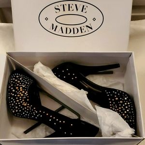 NIB Steve Madden Lannaa Peep toe Heels Black Suede
